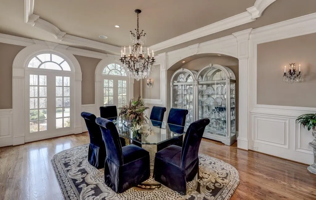 995 Heards Ferry Road, Sandy Springs, Georgia 30328, 5 Bedrooms Bedrooms, ,6 BathroomsBathrooms,Residential,Sold,995 Heards Ferry Road,5810193