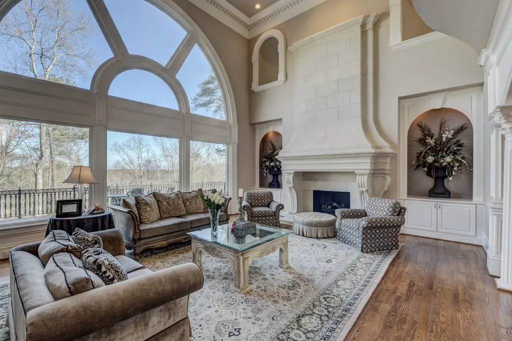 995 Heards Ferry Road, Sandy Springs, Georgia 30328, 5 Bedrooms Bedrooms, ,6 BathroomsBathrooms,Residential,Sold,995 Heards Ferry Road,5810193