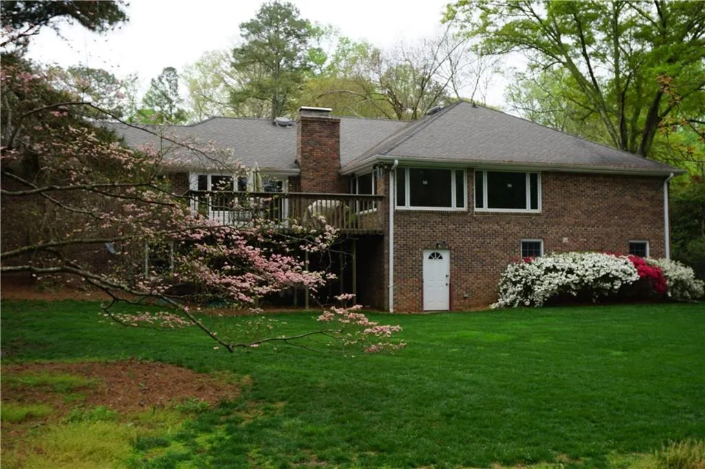 6230 River Shore Parkway, Sandy Springs, Georgia 30328, 6 Bedrooms Bedrooms, ,3 BathroomsBathrooms,Residential,Sold,6230 River Shore Parkway,5680891