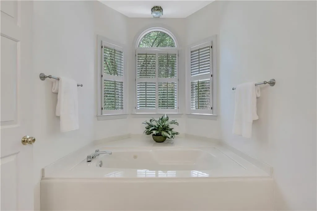 620 Avignon Court, Sandy Springs, Georgia 30350, 4 Bedrooms Bedrooms, ,3 BathroomsBathrooms,Residential,Sold,620 Avignon Court,7224024