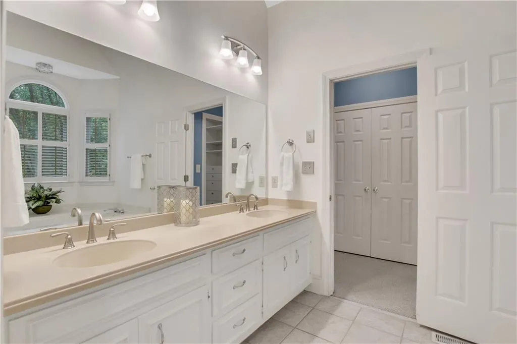 620 Avignon Court, Sandy Springs, Georgia 30350, 4 Bedrooms Bedrooms, ,3 BathroomsBathrooms,Residential,Sold,620 Avignon Court,7224024