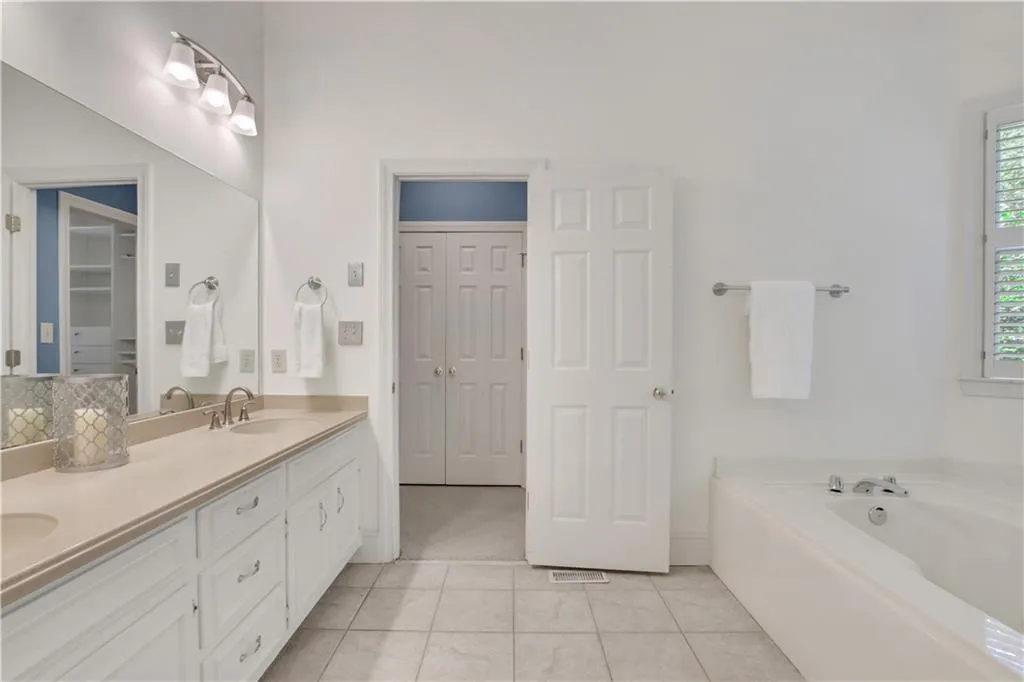 620 Avignon Court, Sandy Springs, Georgia 30350, 4 Bedrooms Bedrooms, ,3 BathroomsBathrooms,Residential,Sold,620 Avignon Court,7224024