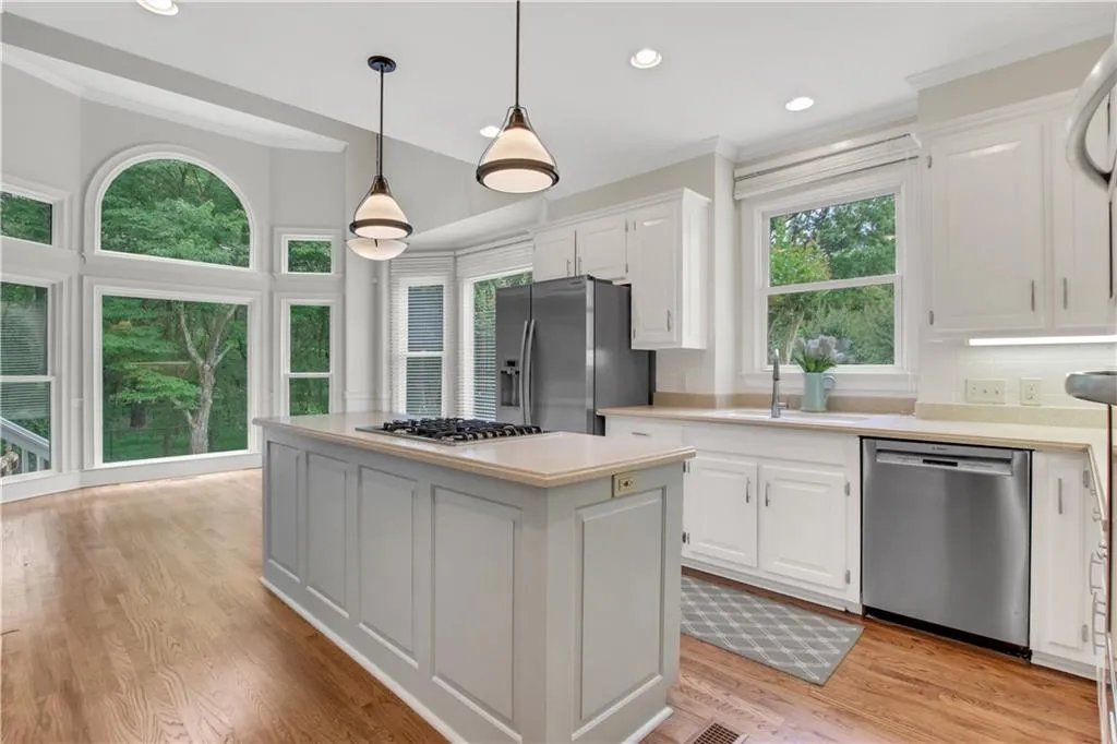 620 Avignon Court, Sandy Springs, Georgia 30350, 4 Bedrooms Bedrooms, ,3 BathroomsBathrooms,Residential,Sold,620 Avignon Court,7224024
