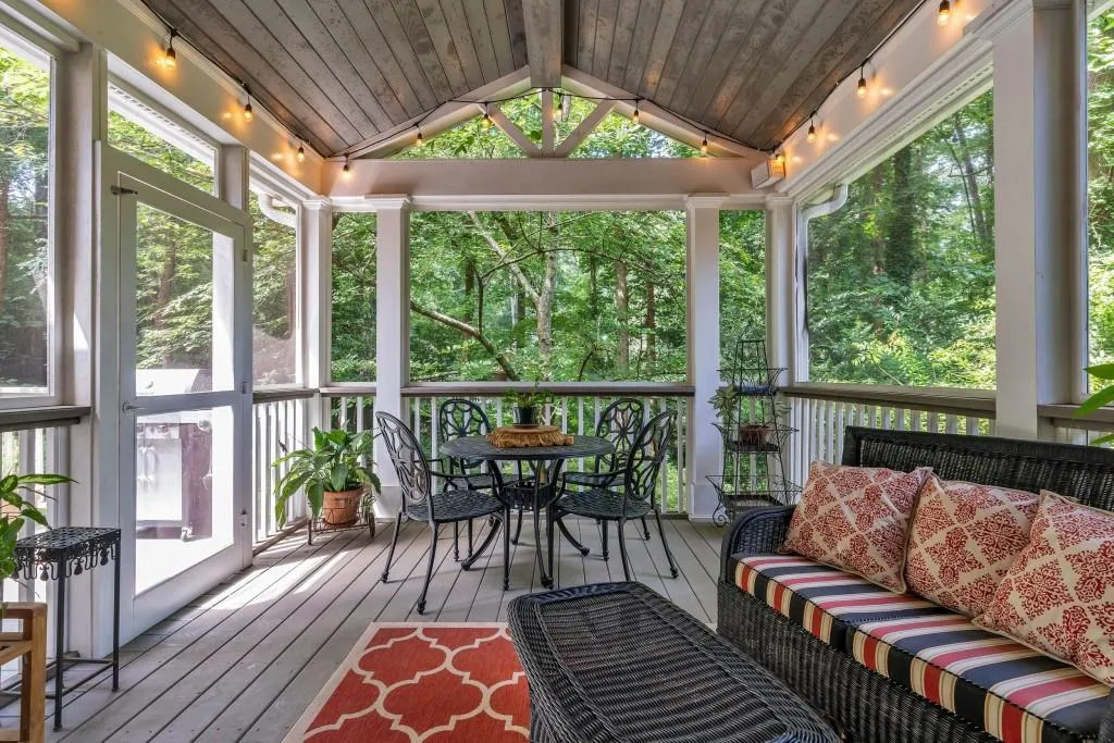 6990 Brandon Mill Road, Sandy Springs, Georgia 30328, 4 Bedrooms Bedrooms, ,3 BathroomsBathrooms,Residential,Sold,6990 Brandon Mill Road,6763248