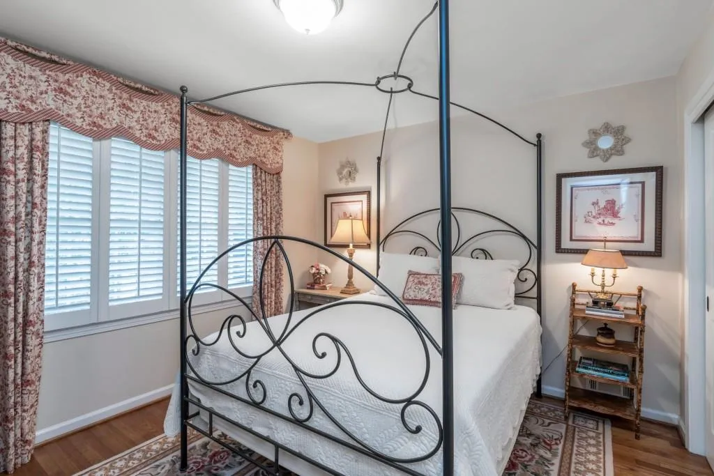 6990 Brandon Mill Road, Sandy Springs, Georgia 30328, 4 Bedrooms Bedrooms, ,3 BathroomsBathrooms,Residential,Sold,6990 Brandon Mill Road,6763248