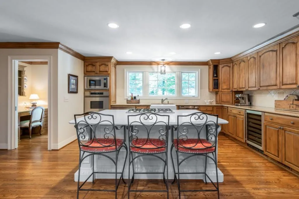 6990 Brandon Mill Road, Sandy Springs, Georgia 30328, 4 Bedrooms Bedrooms, ,3 BathroomsBathrooms,Residential,Sold,6990 Brandon Mill Road,6763248