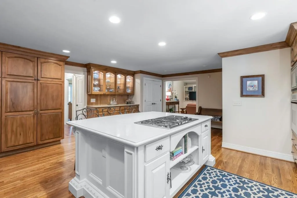 6990 Brandon Mill Road, Sandy Springs, Georgia 30328, 4 Bedrooms Bedrooms, ,3 BathroomsBathrooms,Residential,Sold,6990 Brandon Mill Road,6763248