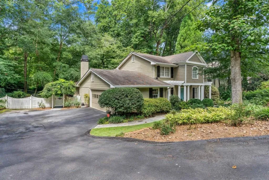 6990 Brandon Mill Road, Sandy Springs, Georgia 30328, 4 Bedrooms Bedrooms, ,3 BathroomsBathrooms,Residential,Sold,6990 Brandon Mill Road,6763248