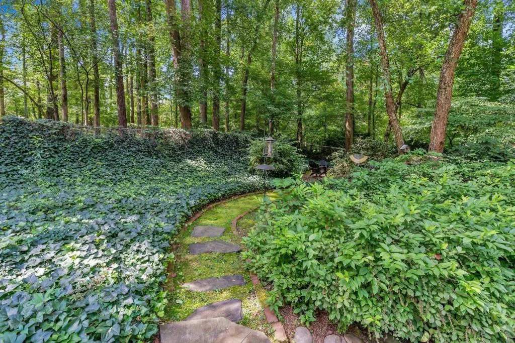 6990 Brandon Mill Road, Sandy Springs, Georgia 30328, 4 Bedrooms Bedrooms, ,3 BathroomsBathrooms,Residential,Sold,6990 Brandon Mill Road,6763248