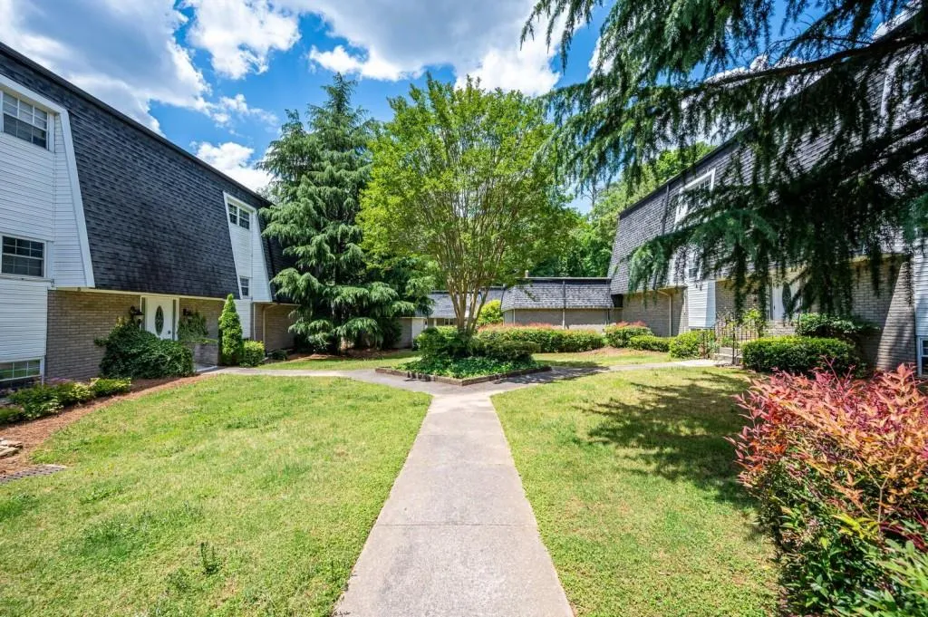 5405 Chemin De Vie Unit 5405, Atlanta, Georgia 30342, 2 Bedrooms Bedrooms, ,2 BathroomsBathrooms,Residential,Sold,5405 Chemin De Vie Unit 5405,6884691
