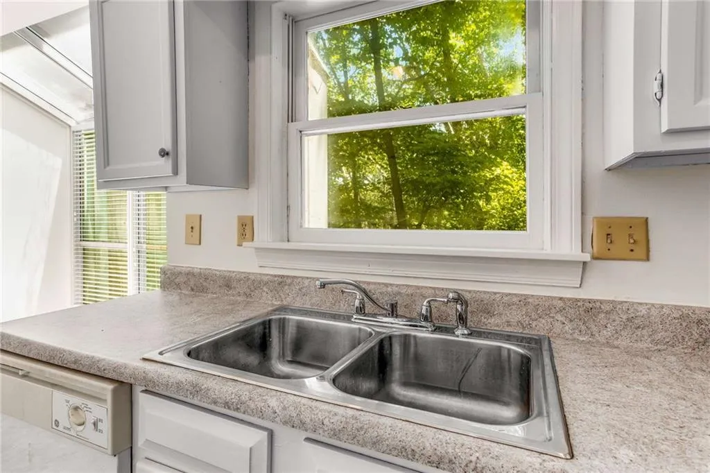 7500 Roswell Road Unit 91, Sandy Springs, Georgia 30350, 2 Bedrooms Bedrooms, ,2 BathroomsBathrooms,Residential,Sold,7500 Roswell Road Unit 91,7215907 7500 Roswell Road Unit 91, Sandy Springs, Georgia 30350, 2 Bedrooms Bedrooms, ,2 BathroomsBathrooms,Residential,Sold,7500 Roswell Road Unit 91,7215907