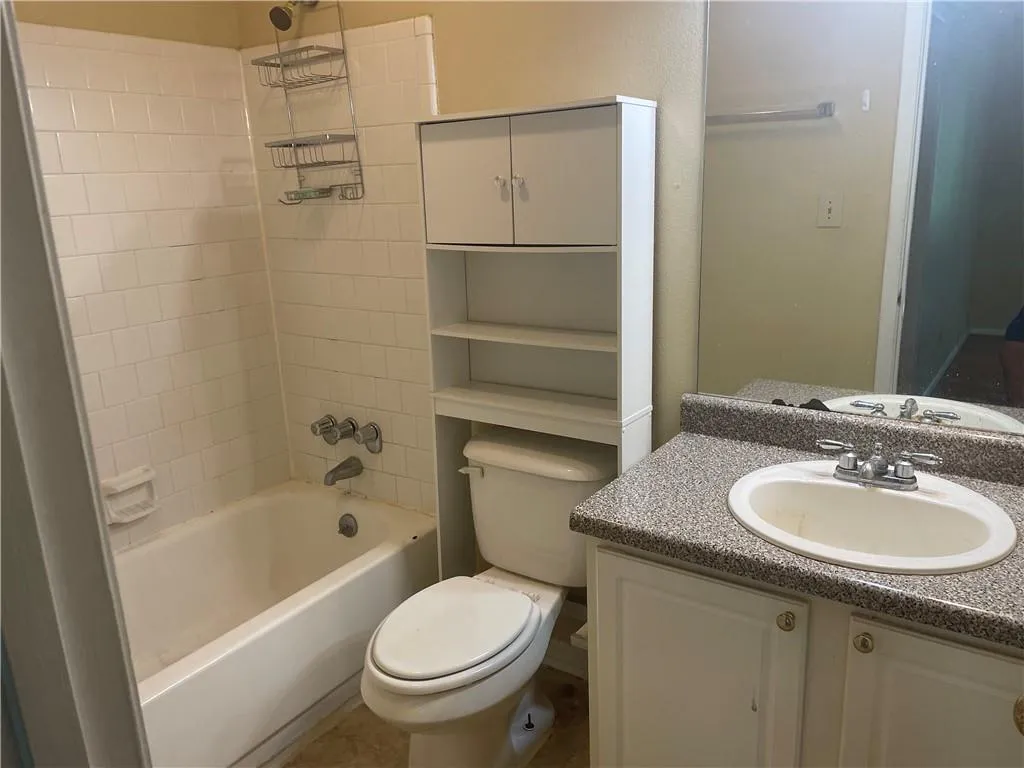 5155 Roswell Road Unit 9, Atlanta, Georgia 30342, 1 Bedroom Bedrooms, ,1 BathroomBathrooms,Residential,Sold,5155 Roswell Road Unit 9,6930733