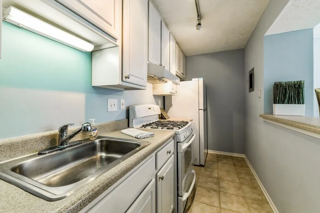 6822 Glenridge Drive Unit C, Sandy Springs, Georgia 30328, 1 Bedroom Bedrooms, ,1 BathroomBathrooms,Residential,Sold,6822 Glenridge Drive Unit C,6103054