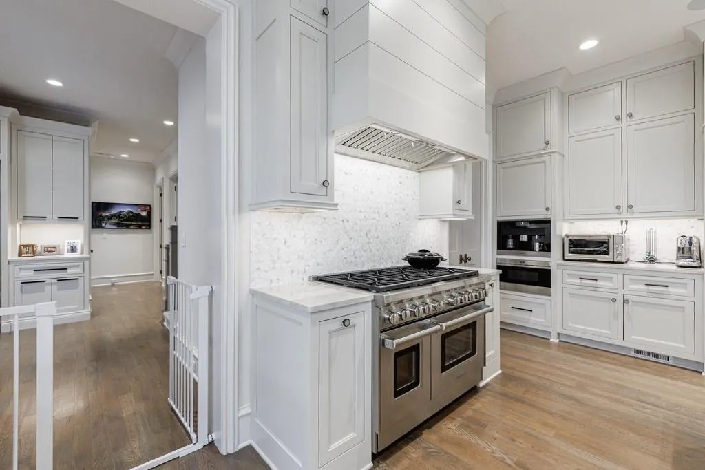 209 Dovecrest Drive, Atlanta, Georgia 30305, 4 Bedrooms Bedrooms, ,5 BathroomsBathrooms,Residential,For Sale,209 Dovecrest Drive,7658459