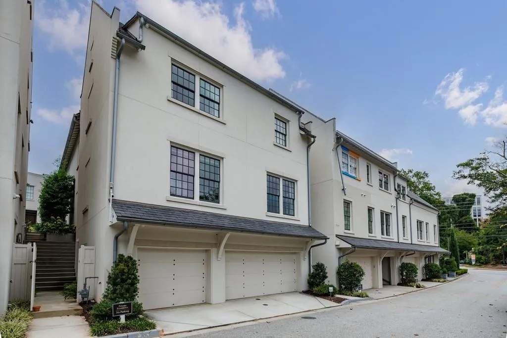 209 Dovecrest Drive, Atlanta, Georgia 30305, 4 Bedrooms Bedrooms, ,5 BathroomsBathrooms,Residential,For Sale,209 Dovecrest Drive,7658459