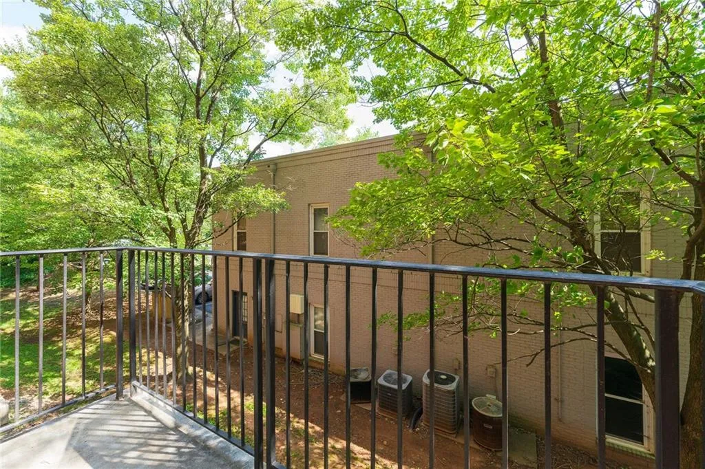 Atlanta, Georgia 30328, 2 Bedrooms Bedrooms, ,2 BathroomsBathrooms,Residential,Sold,7443352