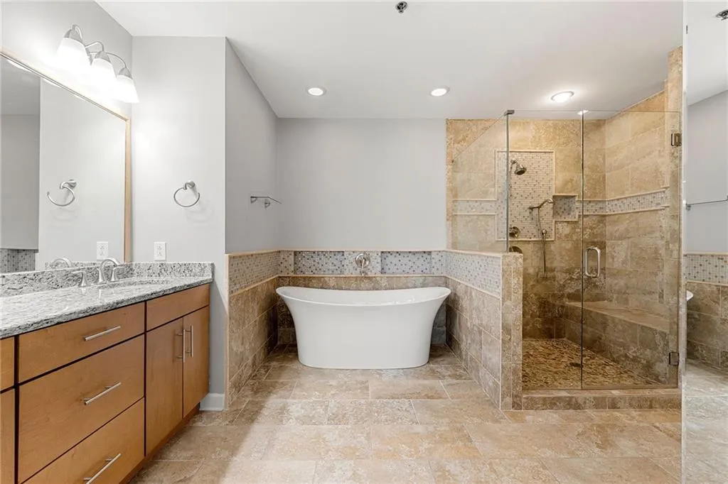Atlanta, Georgia 30328, 2 Bedrooms Bedrooms, ,2 BathroomsBathrooms,Residential,Sold,7443352