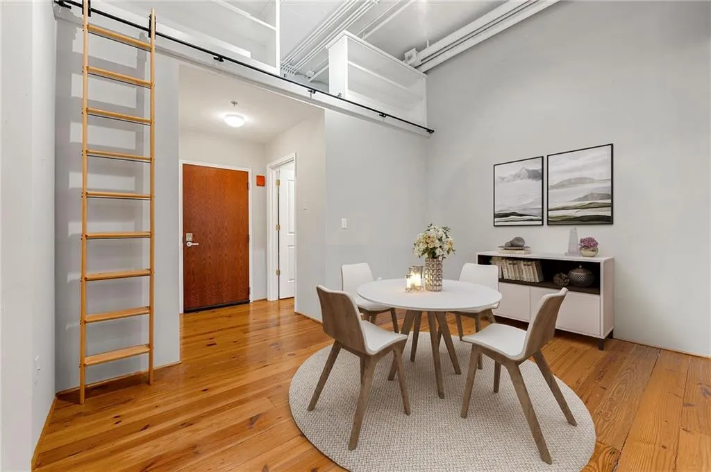 Atlanta, Georgia 30328, 2 Bedrooms Bedrooms, ,2 BathroomsBathrooms,Residential,Sold,7443352