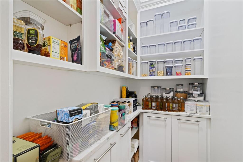 865 Glengate Place, Sandy Springs, Georgia 30328, 6 Bedrooms Bedrooms, ,6 BathroomsBathrooms,Residential,Sold,865 Glengate Place,7345841