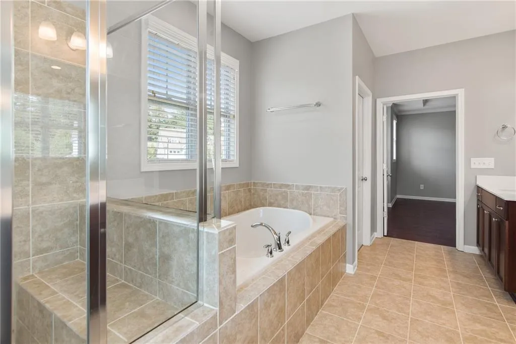 1946 Jeffery Road Nw, Atlanta, Georgia 30318, 5 Bedrooms Bedrooms, ,3 BathroomsBathrooms,Residential,For Sale,1946 Jeffery Road Nw,7639936