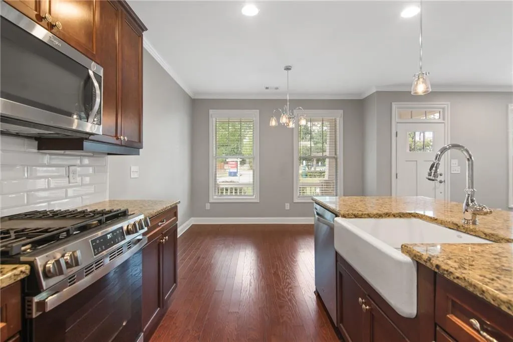 1946 Jeffery Road Nw, Atlanta, Georgia 30318, 5 Bedrooms Bedrooms, ,3 BathroomsBathrooms,Residential,For Sale,1946 Jeffery Road Nw,7639936