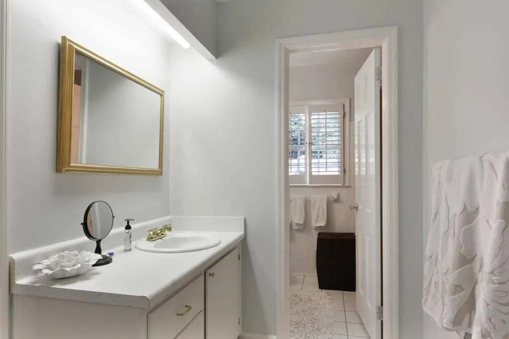280 Riverhill Drive, Sandy Springs, Georgia 30328, 3 Bedrooms Bedrooms, ,3 BathroomsBathrooms,Residential,Sold,280 Riverhill Drive,6612619
