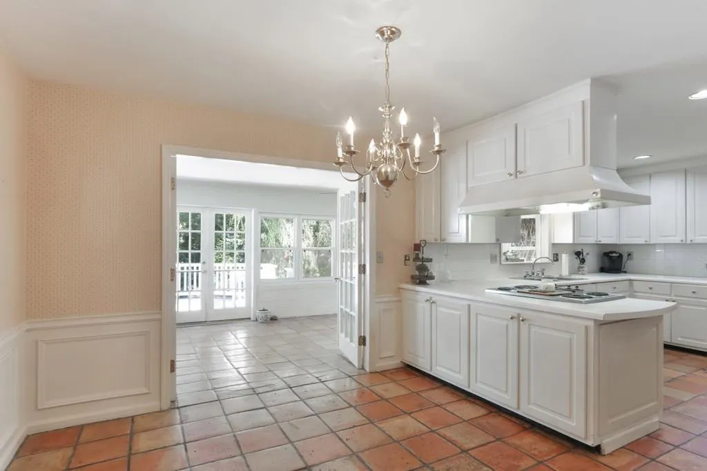 280 Riverhill Drive, Sandy Springs, Georgia 30328, 3 Bedrooms Bedrooms, ,3 BathroomsBathrooms,Residential,Sold,280 Riverhill Drive,6612619