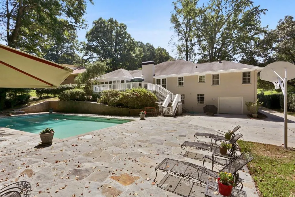 280 Riverhill Drive, Sandy Springs, Georgia 30328, 3 Bedrooms Bedrooms, ,3 BathroomsBathrooms,Residential,Sold,280 Riverhill Drive,6612619