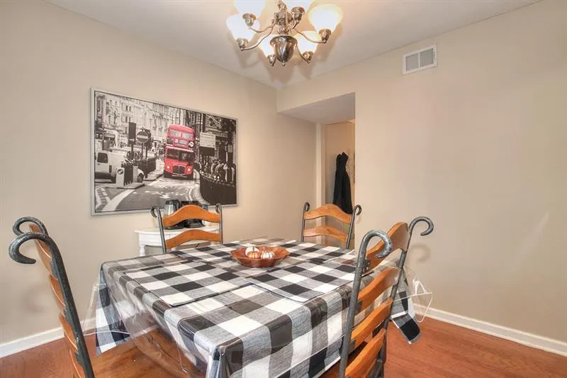 6940 Roswell Road Unit 14b, Sandy Springs, Georgia 30328, 1 Bedroom Bedrooms, ,1 BathroomBathrooms,Residential,Sold,6940 Roswell Road Unit 14b,6645517