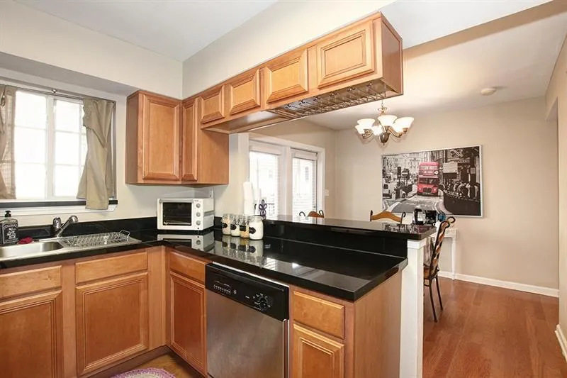 6940 Roswell Road Unit 14b, Sandy Springs, Georgia 30328, 1 Bedroom Bedrooms, ,1 BathroomBathrooms,Residential,Sold,6940 Roswell Road Unit 14b,6645517