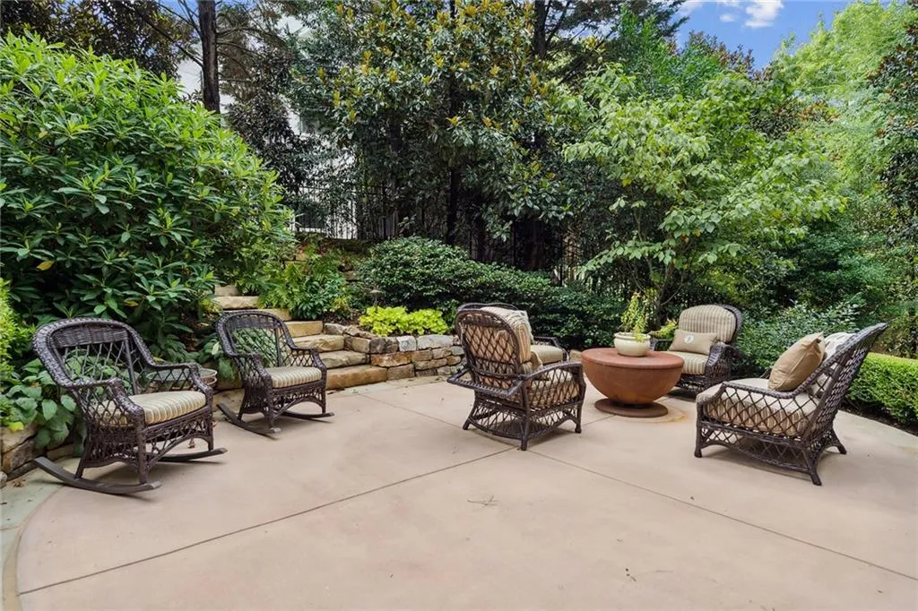 730 Estate Way, Atlanta, Georgia 30319, 6 Bedrooms Bedrooms, ,6 BathroomsBathrooms,Residential,Sold,730 Estate Way,7078057