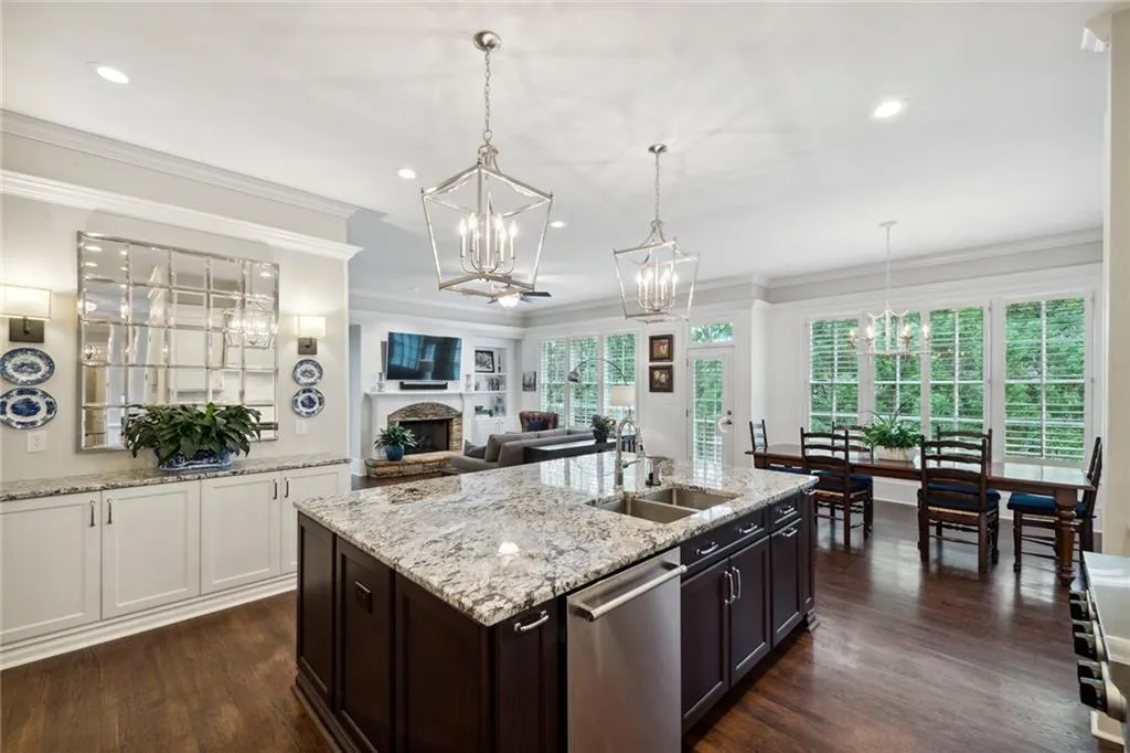 730 Estate Way, Atlanta, Georgia 30319, 6 Bedrooms Bedrooms, ,6 BathroomsBathrooms,Residential,Sold,730 Estate Way,7078057