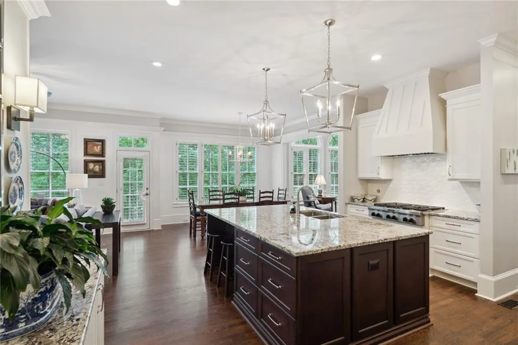 730 Estate Way, Atlanta, Georgia 30319, 6 Bedrooms Bedrooms, ,6 BathroomsBathrooms,Residential,Sold,730 Estate Way,7078057
