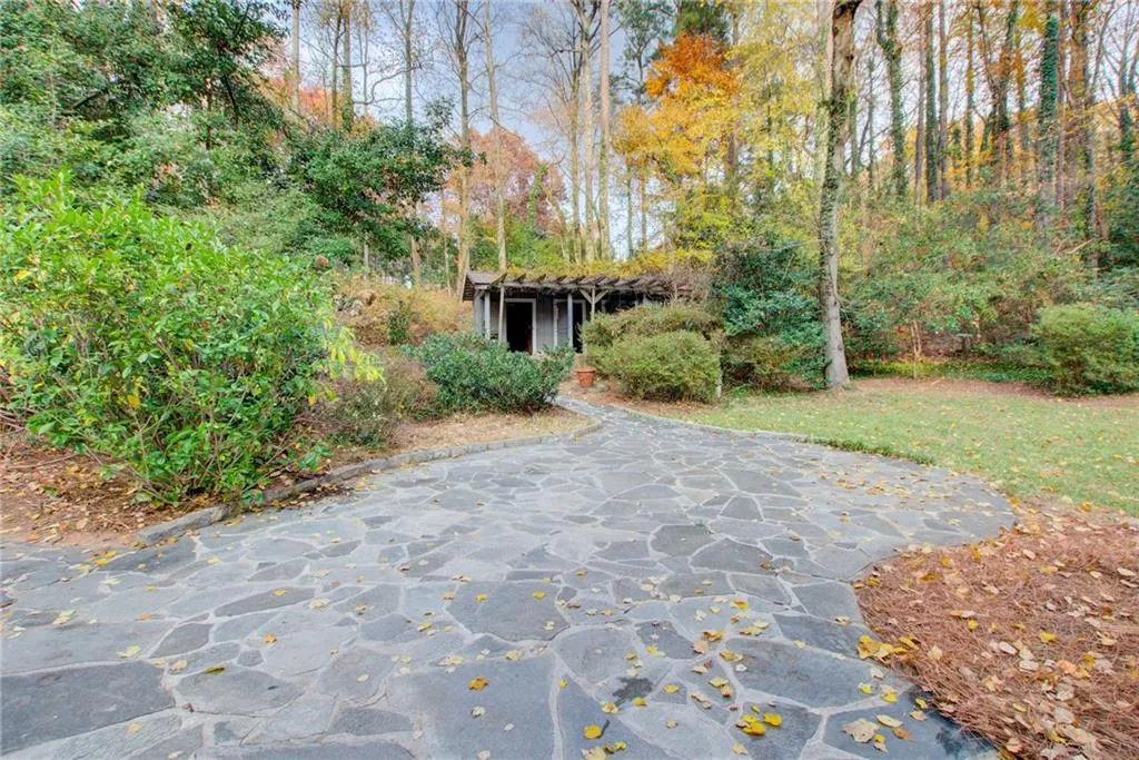 Enjoy outdoor living here