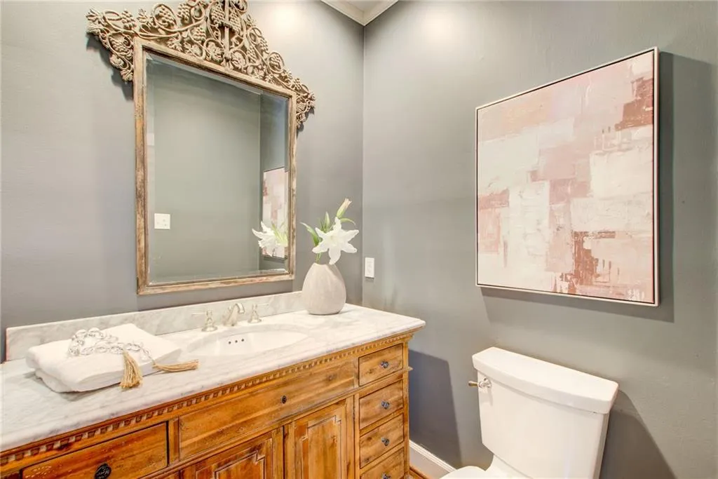 1/2 bathroom