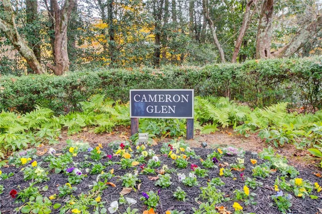 Cameron Glen a wonderful Heards Ferry neighborhood!