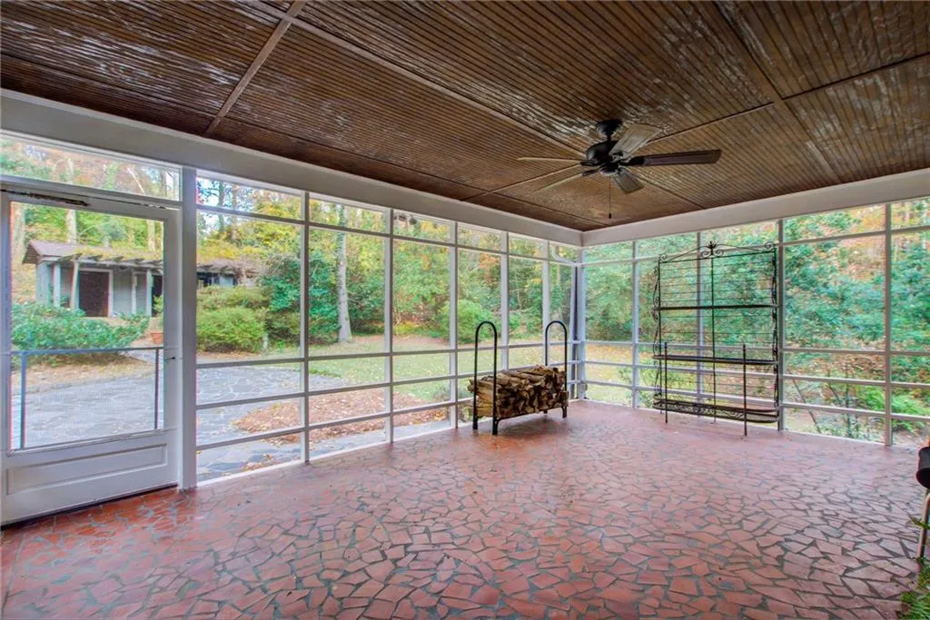 The perfect screened in back porch