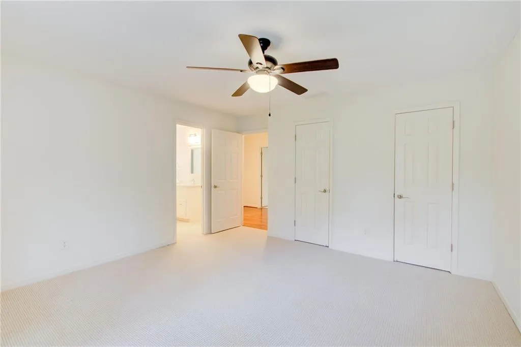 5 bedrooms upstairs with a Jack and Jill bathrooom