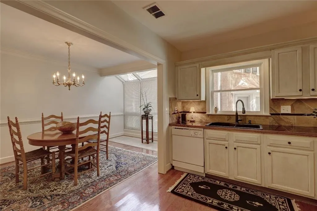 7500 Roswell Road Unit 105, Sandy Springs, Georgia 30350, 2 Bedrooms Bedrooms, ,2 BathroomsBathrooms,Residential,Sold,7500 Roswell Road Unit 105,5988622