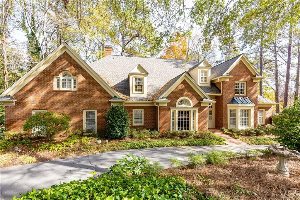 5275 Woodridge Forest Trail, Sandy Springs, Georgia 30327, 6 Bedrooms Bedrooms, ,5 BathroomsBathrooms,Residential,Sold,5275 Woodridge Forest Trail,7142594