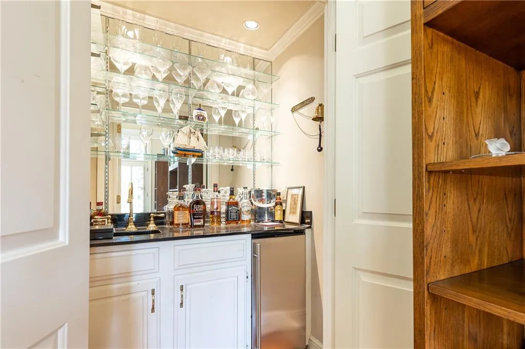 5275 Woodridge Forest Trail, Sandy Springs, Georgia 30327, 6 Bedrooms Bedrooms, ,5 BathroomsBathrooms,Residential,Sold,5275 Woodridge Forest Trail,7142594