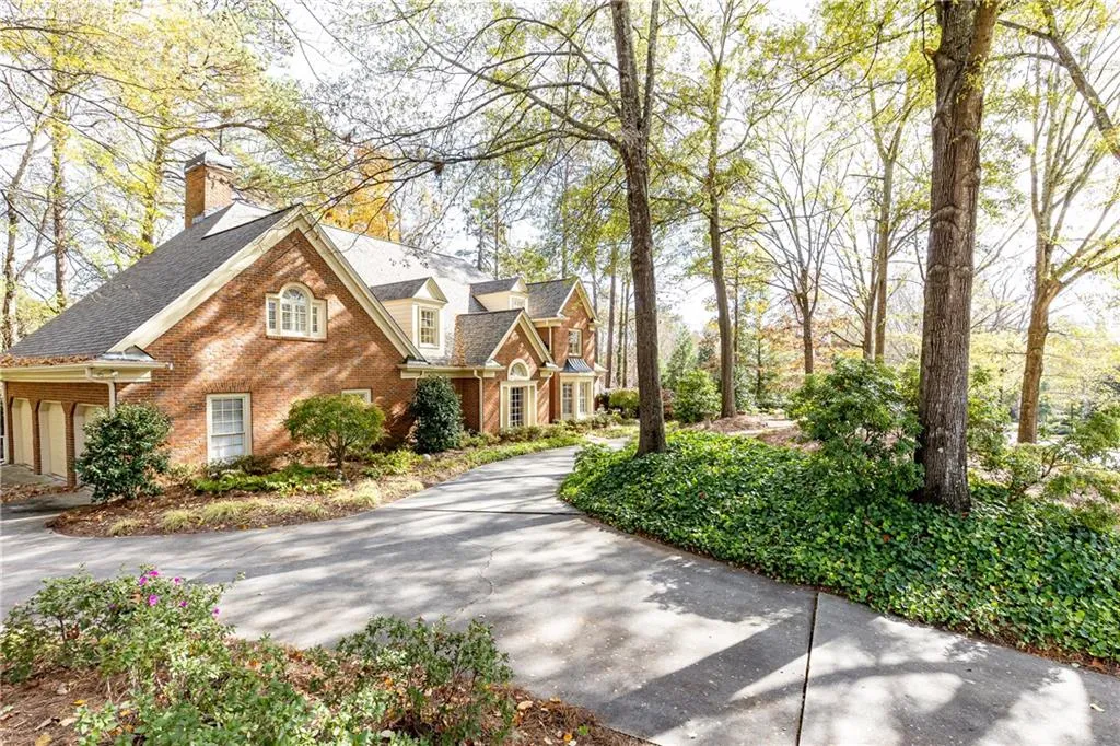 5275 Woodridge Forest Trail, Sandy Springs, Georgia 30327, 6 Bedrooms Bedrooms, ,5 BathroomsBathrooms,Residential,Sold,5275 Woodridge Forest Trail,7142594