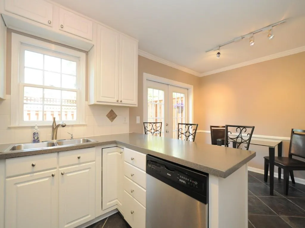 1101 Collier Road Nw Unit E1, Atlanta, Georgia 30318, 2 Bedrooms Bedrooms, ,1 BathroomBathrooms,Residential,Sold,1101 Collier Road Nw Unit E1,5848240