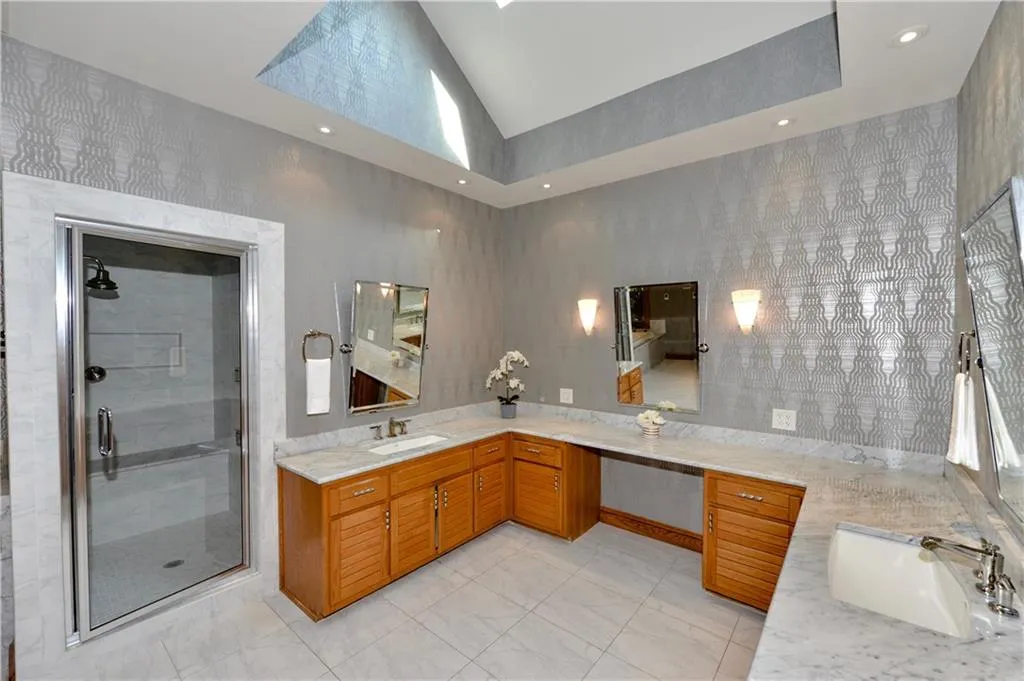 5480 Errol Place, Sandy Springs, Georgia 30327, 5 Bedrooms Bedrooms, ,4 BathroomsBathrooms,Residential,Sold,5480 Errol Place,6506716