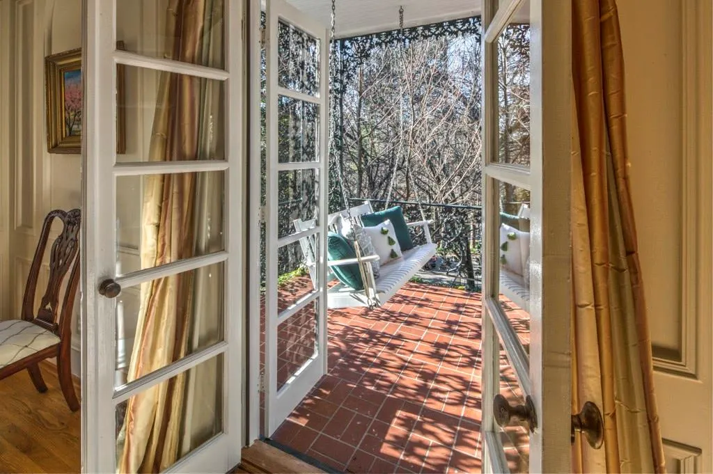 750 Tanglewood Trail, Atlanta, Georgia 30327, 6 Bedrooms Bedrooms, ,6 BathroomsBathrooms,Residential,Sold,750 Tanglewood Trail,5641930