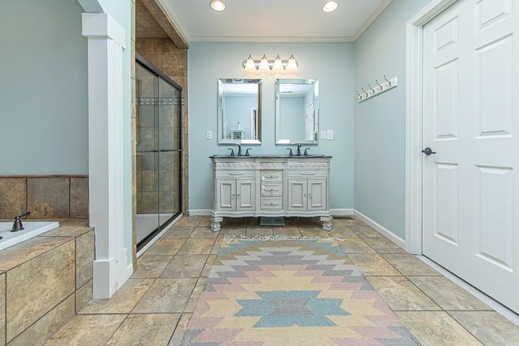 490 Carolwood Lane, Atlanta, Georgia 30342, 3 Bedrooms Bedrooms, ,3 BathroomsBathrooms,Residential,Sold,490 Carolwood Lane,6871357