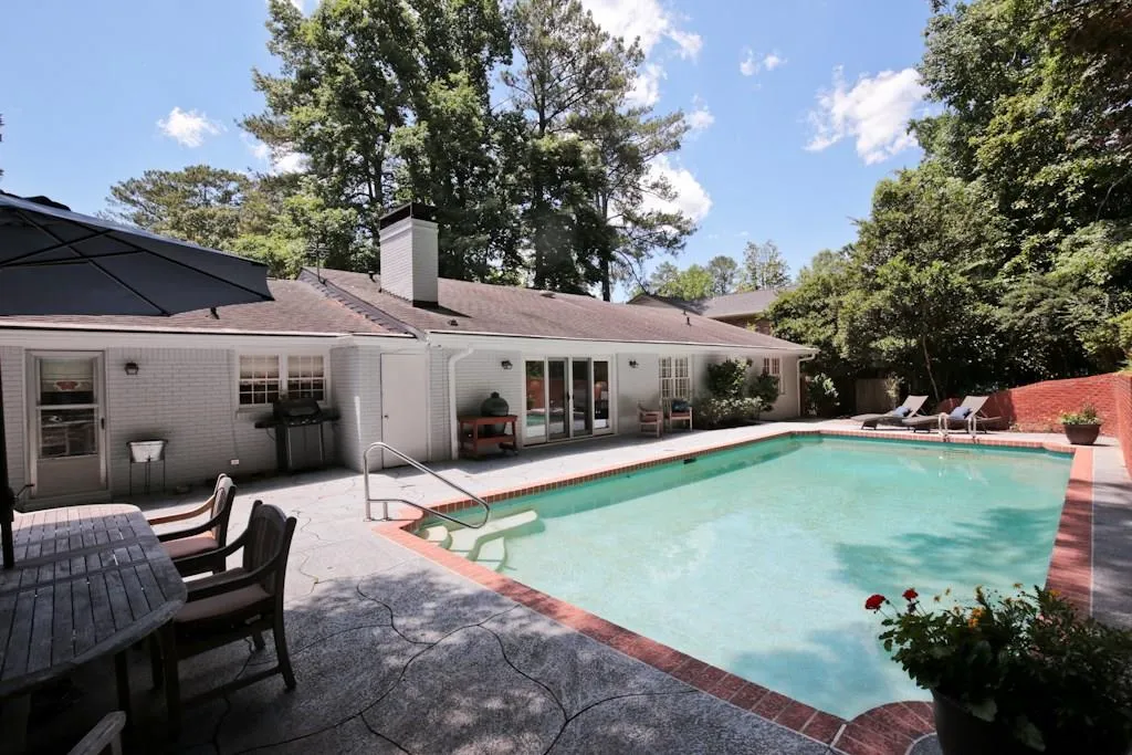 2939 Sequoyah Drive Nw, Atlanta, Georgia 30327, 3 Bedrooms Bedrooms, ,3 BathroomsBathrooms,Residential,Sold,2939 Sequoyah Drive Nw,5703255