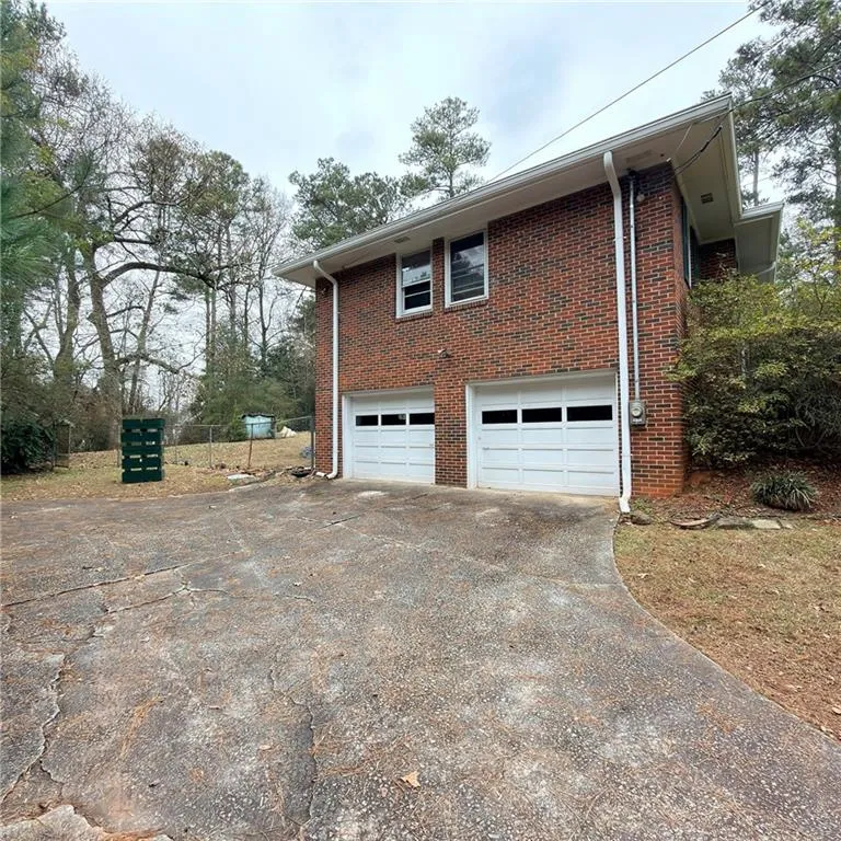 4950 Long Island Drive Nw, Atlanta, Georgia 30327, 3 Bedrooms Bedrooms, ,3 BathroomsBathrooms,Residential,For Sale,4950 Long Island Drive Nw,7689138