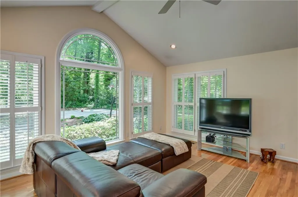 7215 Hunters Branch Drive, Sandy Springs, Georgia 30328, 4 Bedrooms Bedrooms, ,3 BathroomsBathrooms,Residential,Sold,7215 Hunters Branch Drive,6009596