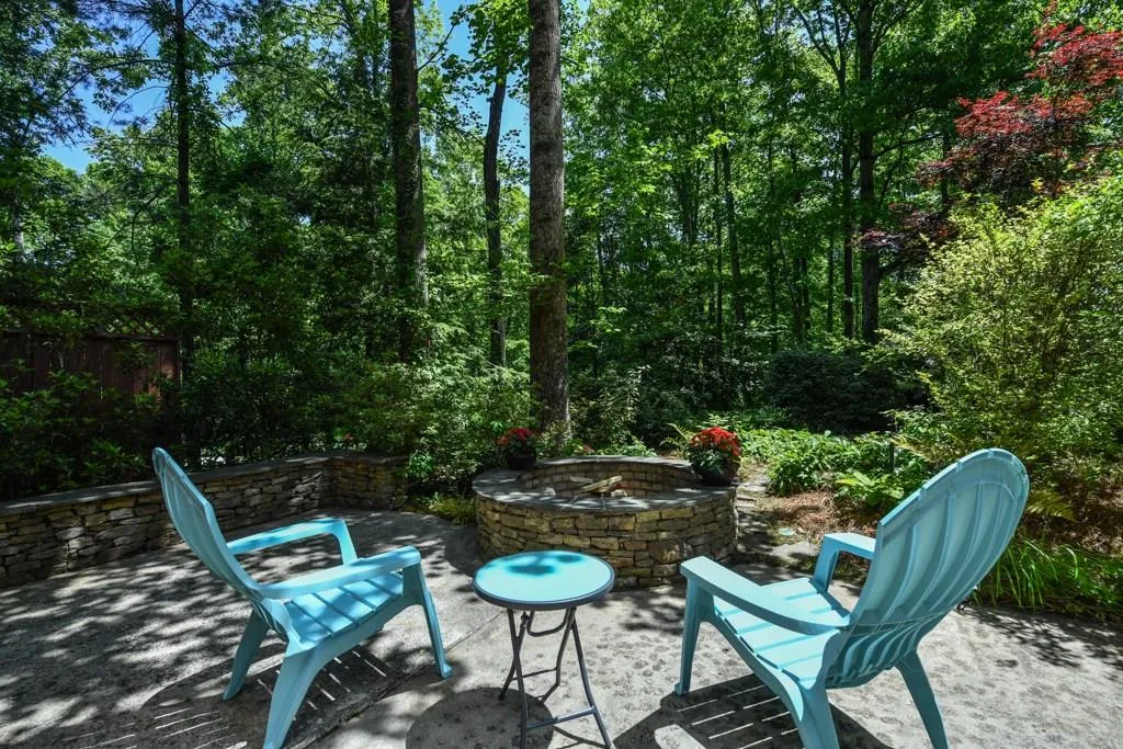 7215 Hunters Branch Drive, Sandy Springs, Georgia 30328, 4 Bedrooms Bedrooms, ,3 BathroomsBathrooms,Residential,Sold,7215 Hunters Branch Drive,6009596